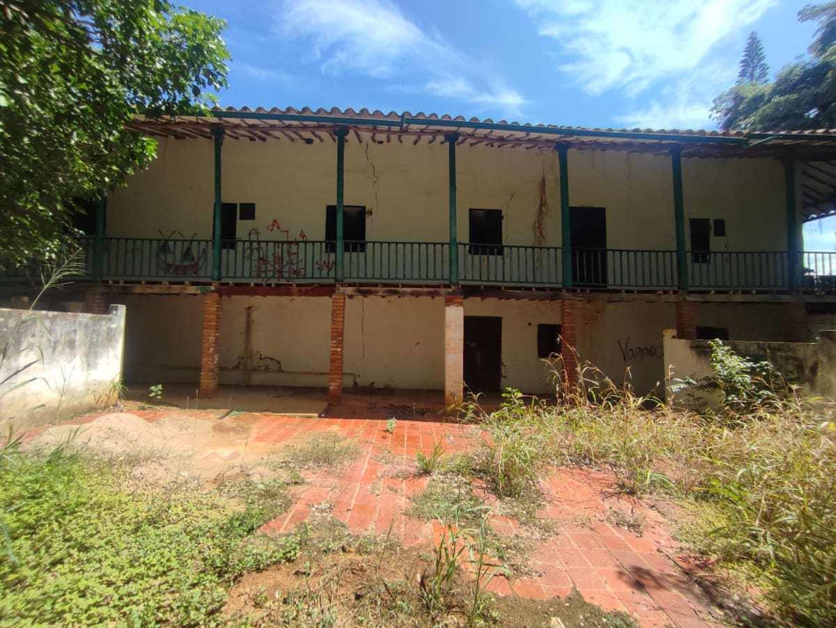 Así luce la antigua Casona que se estima fue construida a inicios del siglo dieciocho.