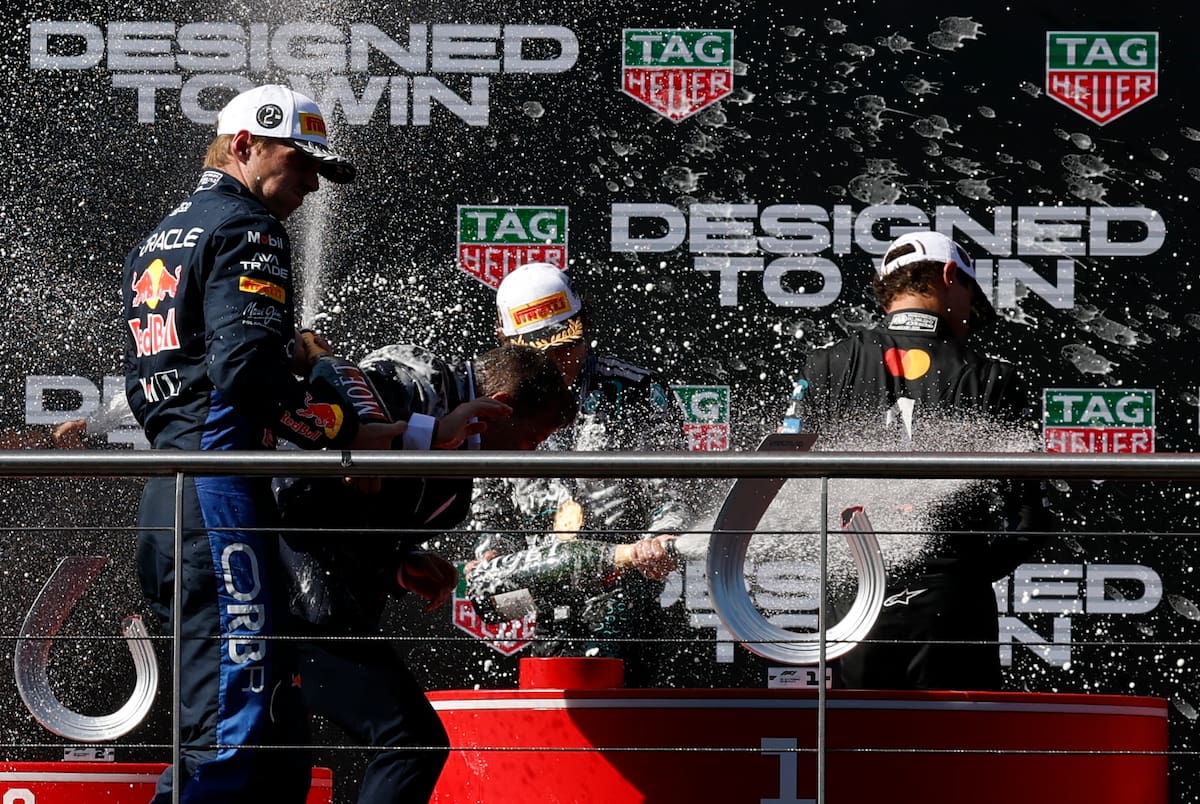 MADRID, 13/09/2026.- Celebración en el podio del neerlandés Max Verstappen (Red Bull) (i), que finalizó segundo, junto al inglés Lando Norris (McLaren) (c), tercero, y el italiano Andrea Kimi Antonelli (Mercedes) (d), líder del campeonato, ganó este domingo el Gran Premio de España, el decimocuarto del Mundial de Fórmula Uno y la primera carrera de toda la historia disputada en el Madring, el nuevo circuito semi-urbano diseñado en IFEMA, el recinto ferial de Madrid. EFE/Juanjo Martín