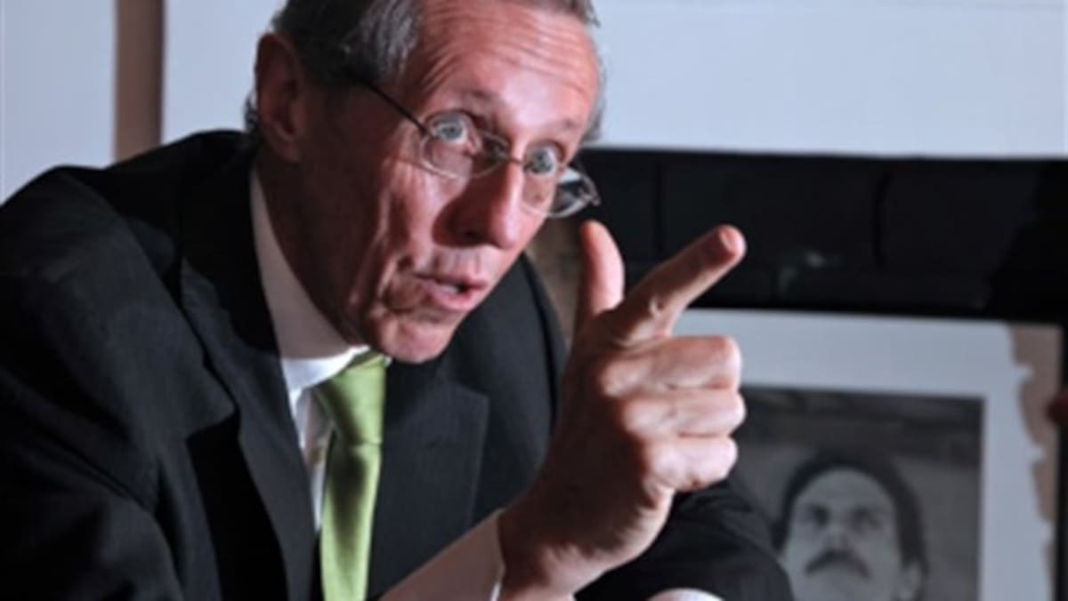 La reciente aparición pública de Antonio Navarro ha generado múltiples comentarios en redes sociales,tanto por su estado de salud como por su participación en la actual campaña presidencial. El exconstituyente y exdirigente político ha expresado su respaldo a Iván Cepeda.