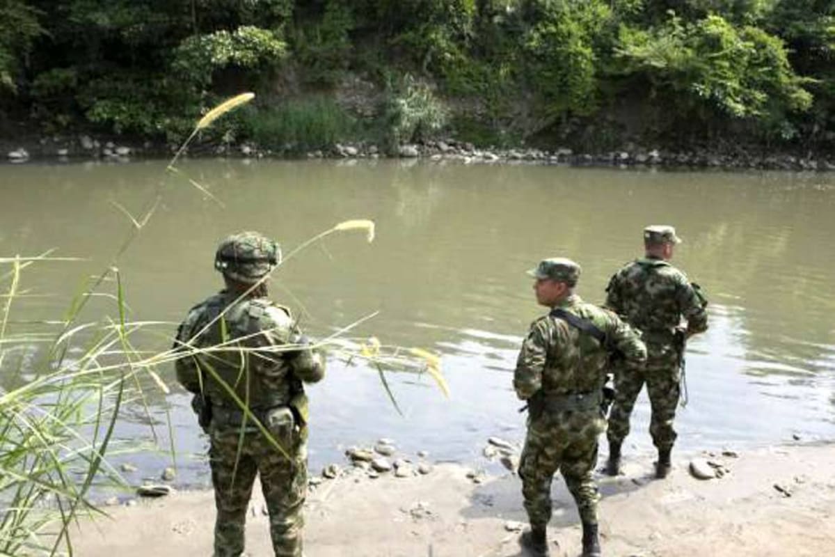 150 miembros del Ejército colombiano prestaban seguridad cerca del lugar, pero fueron retirados por solicitud de la empresa y de la comunidad. (Foto: Colprensa / VANGUARDIA LIBERAL)