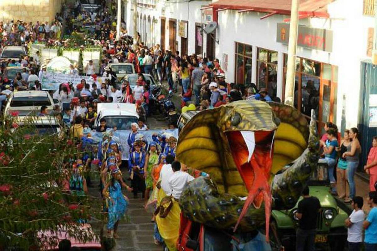 La creatividad de los oibanos será puesta a prueba hoy, con el inicio de las tradicionales ferias y fiestas que arrancan con el desfile de comparsas y carrozas por las principales calles de la localidad. El alcalde, Carlos Durán Rangel, invita a propios y visitantes a disfrutar de los festejos. (Foto: Luis Fernando Martínez V. /VANGUARDIA LIBERAL)