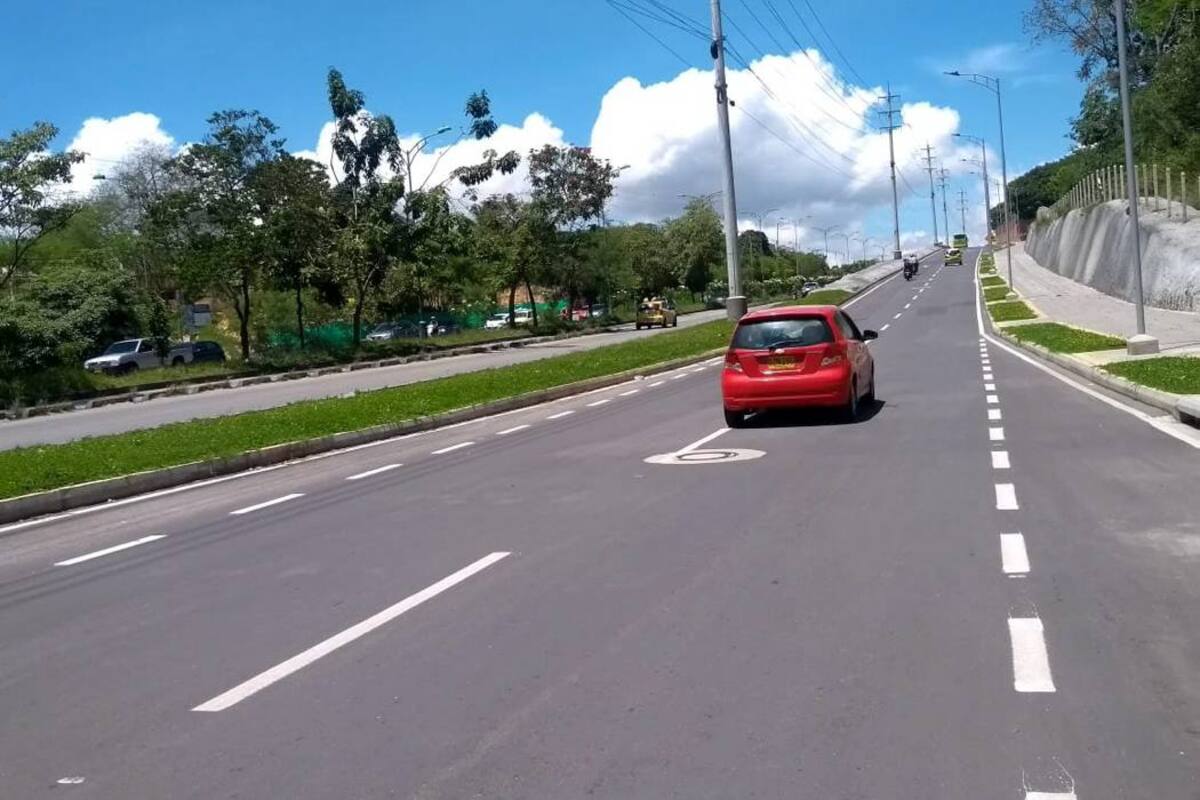 Antes de dar apertura al tramo vial era necesario poner en funcionamiento la semaforización, a la altura del Colegio Panamericano. (Foto: Suministrada / VANGUARDIA LIBERAL)