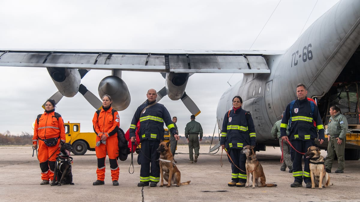 El Gobierno de Buenos Aires anunció el envío de dos aeronaves de su Fuerza Aérea con 32 efectivos y equipamiento especializado para apoyar las labores de asistencia en el Chocó. Foto: @FAArgentinas