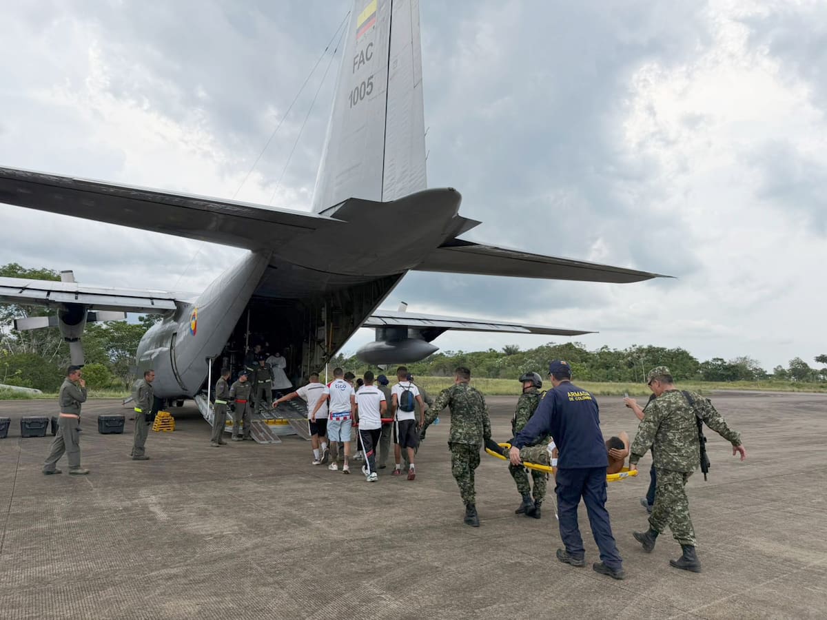 En atención a esta lamentable situación, de la Fuerza Aérea de Colombia, se dispuso de las siguientes aeronaves: King Air medicalizado, C-130 con capacidad para 50 camillas, C-295 con 24 camillas, un helicóptero UH-60 medicalizado y una comisión de médicos para la atención de los heridos. La División de Aviación Asalto Aéreo del Ejército Nacional dispuso tres aeronaves adicionales para apoyar las labores de evacuación. Hombres de la Armada Nacional de Colombia también apoyan las labores de rescate en la zona.