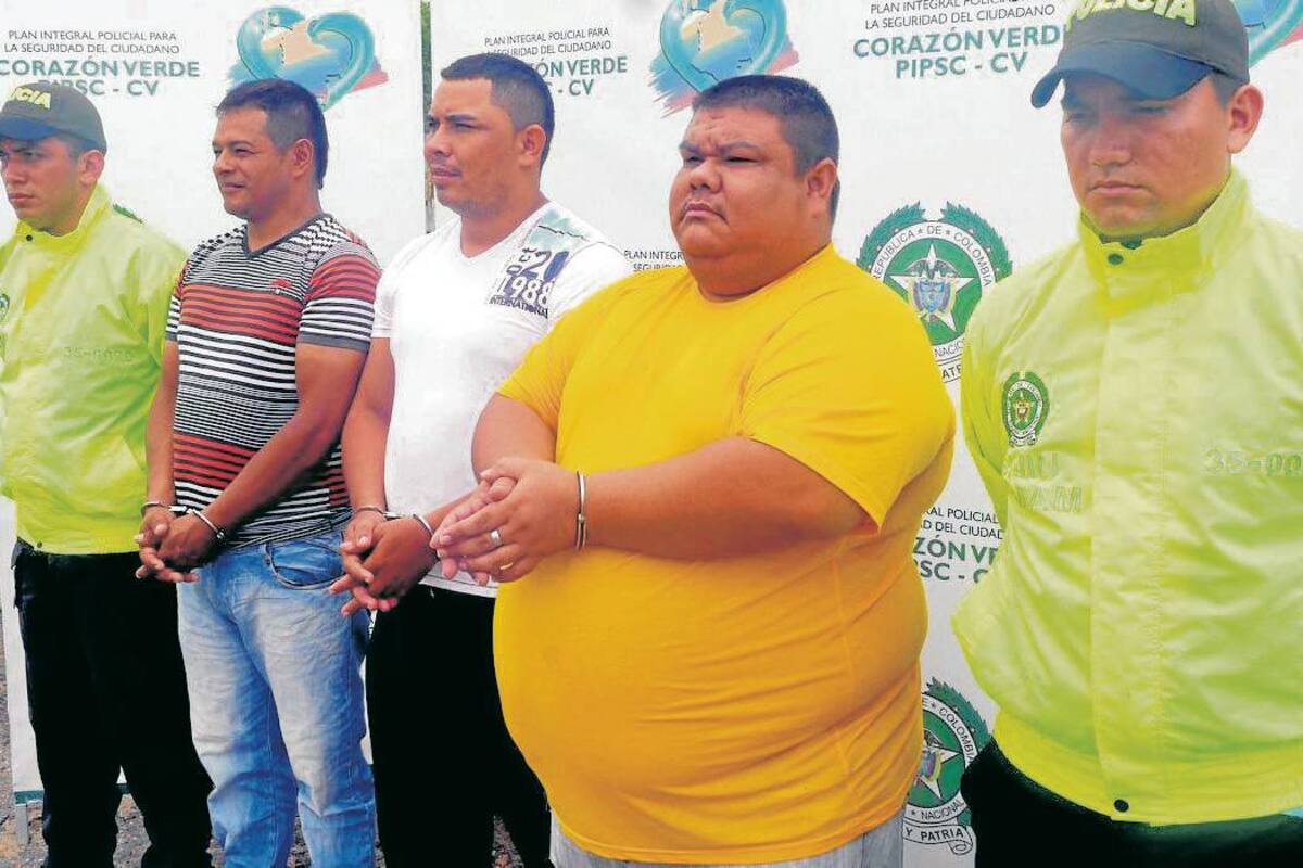 Alias ‘Neftalí’ (izquierda), ‘Beca’ (centro), y ‘Michelín’ (derecha) fueron entregados a la Fiscalía por los delitos de homicidio agravado, porte ilegal de armas de fuego, y concierto para delinquir. Un juez de control de garantías los envió a la cárcel de Cúcuta. (Foto: Suministrada/ VANGUARDIA LIBERAL)