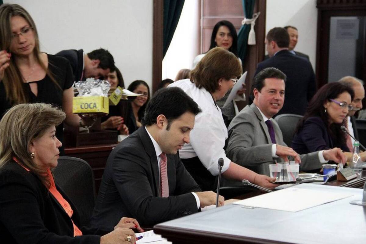 Desde que presentó la iniciativa, el senador Juan Manuel Galán, ha señalado que la prohibición es la que ha hecho más cruel la guerra interna del país. (Foto: Archivo /VANGUARDIA LIBERAL)