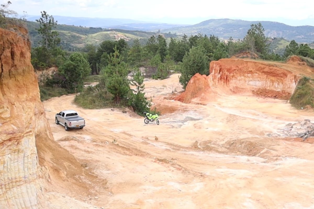 Minería ilegal en Aratoca. Autoridades ambientales suspenden actividad y comienzan proceso sancionatorio.