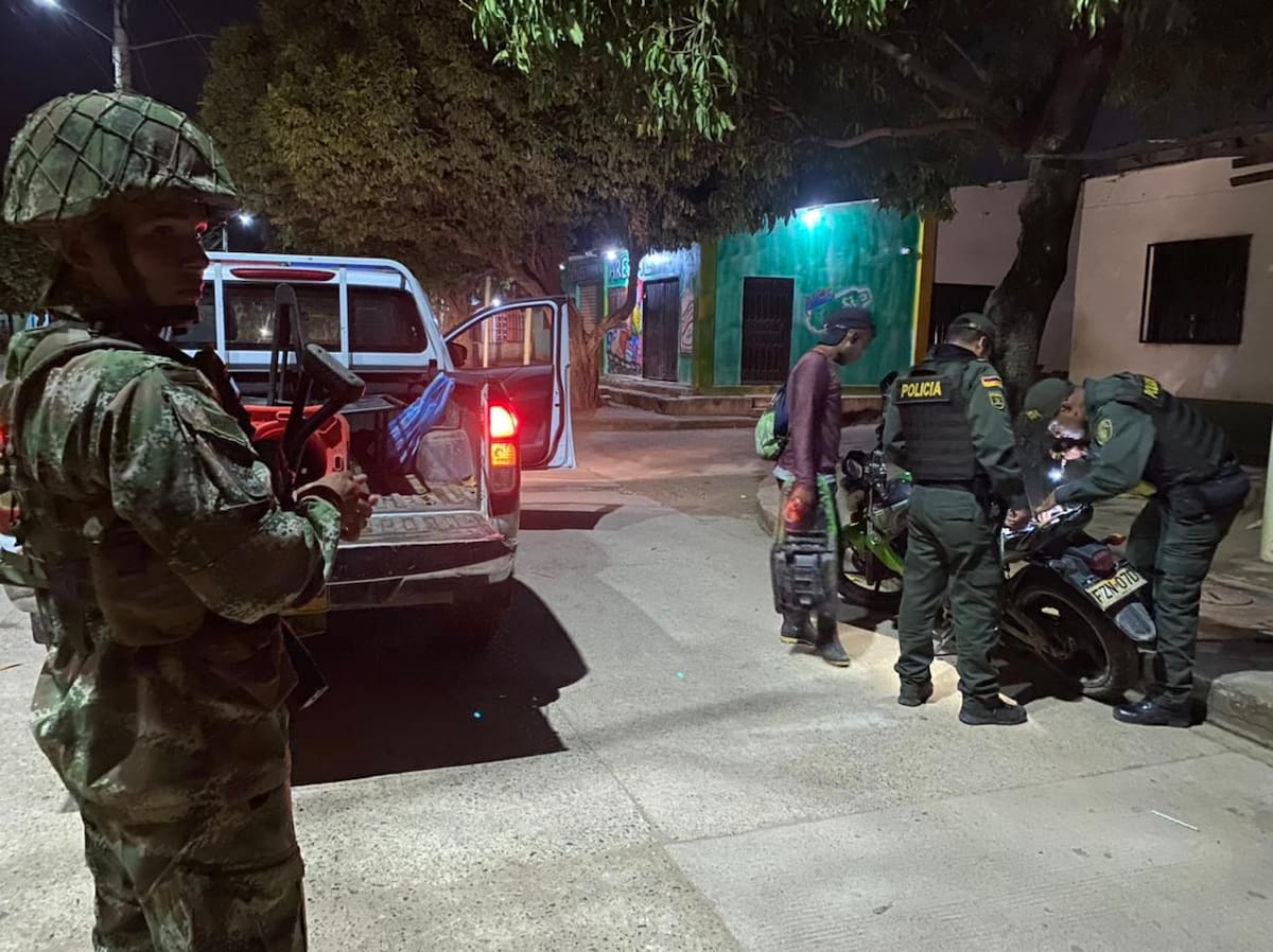 Tanto Ejército como la Poliçia, adelantan controles en el municipio de Arenal, con el fin de reestablecer el orden público.
Suministrada/Vanguardia