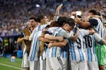 Argentina sufrió para eliminar a la revelación Cabo Verde