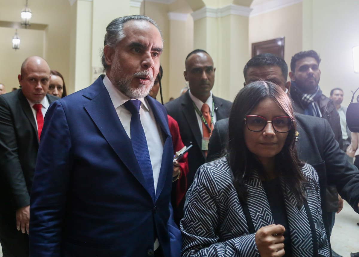 Armando Benedetti, Ministro de Interior junto Angie Lizeth Rodríguez, directora del DAPRE. (Colprensa - Catalina Olaya )