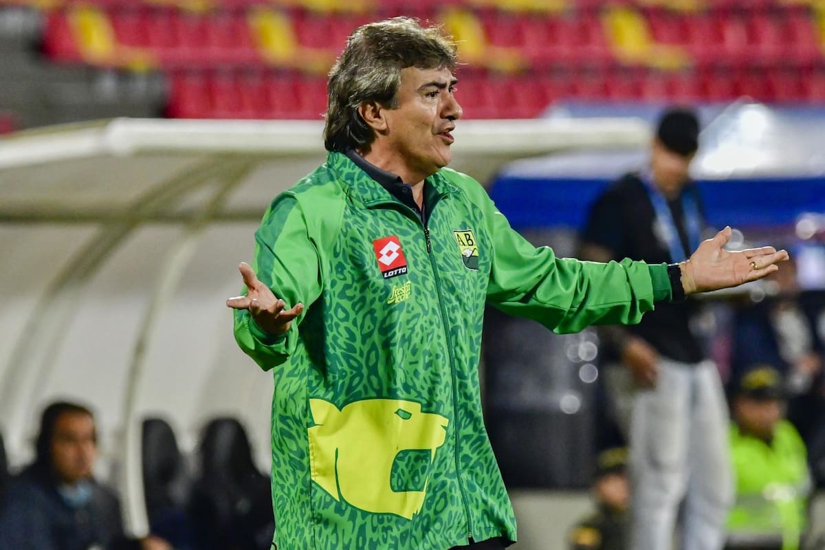 Armando 'El Piripi' Osma cumplió su objetivo de dirigir al Atlético Bucaramanga, escuadra en la que debutó como futbolista profesiona. Foto: Jaime Moreno / VANGUARDIA