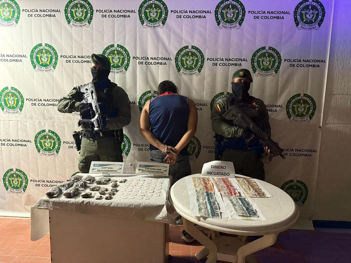 Armas de fuego y dinero en efectivo entre los elementos incautados