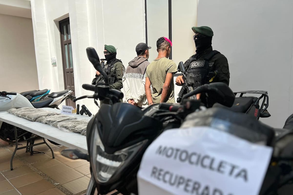 Armas de fuego y dinero en efectivo entre los elementos incautados