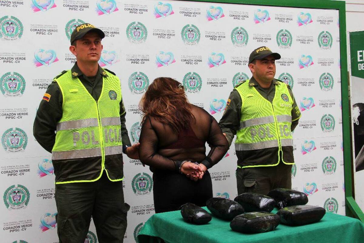 En lo que va corrido del año, la Policía ha logrado la captura de 799 personas por porte, tráfico y fabricación de estupefacientes. La más reciente fue una mujer de 46 años. (Foto: Suministrada / VANGUARDIA LIBERAL)