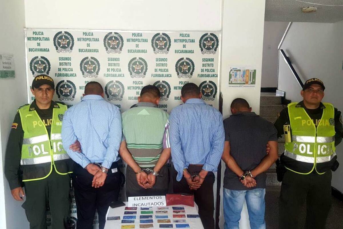 Los cuatro hombres de 20, 33, 42 y 49 años deberán responder por violación da datos personales y hurto por medios informáticos. (Foto: Suministrada / VANGUARDIA LIBERAL)