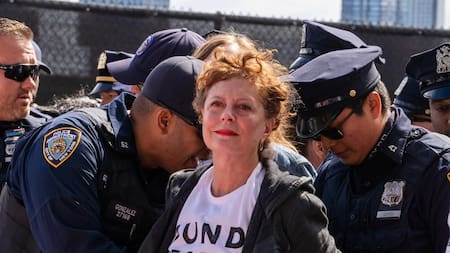 Así detuvieron a la actriz Susan Sarandon por protestar contra Netanyahu a las afueras de la ONU