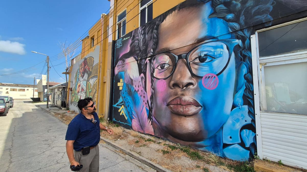 Mural de un artista colombiano en San Nicolás. Muchas de las piezas resaltan a personas reconocidas de Aruba. (Juan Carlos Chio / VANGUARDIA)