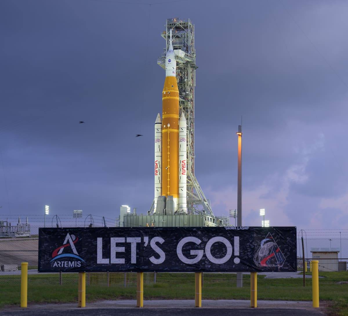 Cohete del Sistema de Lanzamiento Espacial (SLS) y la nave espacial Orion de la misión Artemis II.
Foto: NASA.