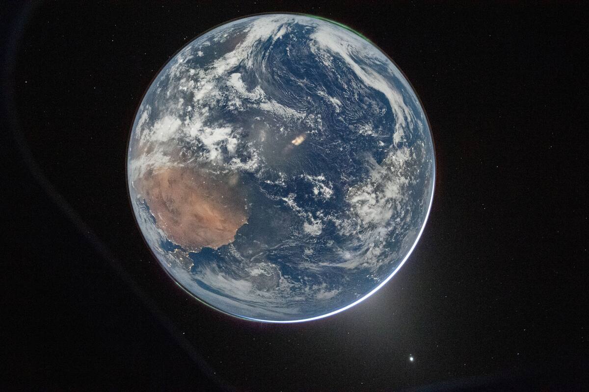 Imagen de la Tierra tomada por el astronauta de la NASA y comandante de la misión Artemis II, Reid Wiseman, desde la ventanilla de la nave espacial Orión el 2 de abril de 2026, tras completar la maniobra de inyección en órbita translunar. EFE/ NASA/Reid Wiseman