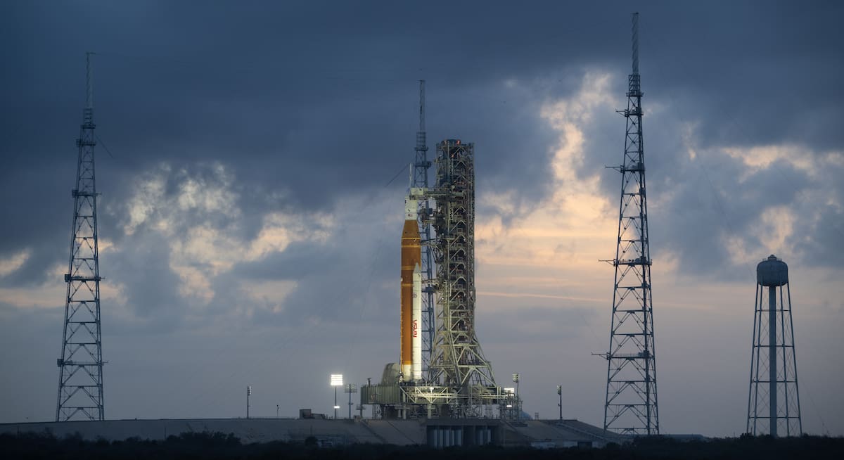 Cohete del Sistema de Lanzamiento Espacial (SLS) y la nave espacial Orion de la misión Artemis II.
Foto: NASA.