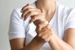 ¿Artrosis o artritis? Cómo identificar los síntomas de estas enfermedades de las articulaciones