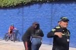 ¿Por qué un hombre armado con un cuchillo mantuvo como rehén a una mujer en Bogotá?