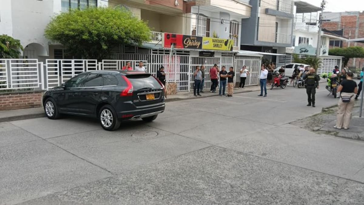 El director de la DIAN seccional Tuluá, Gilberto Jesús Calao González, fue atacado mientras salía de su vivienda en el barrio El Jazmín, al sur de la ciudad.