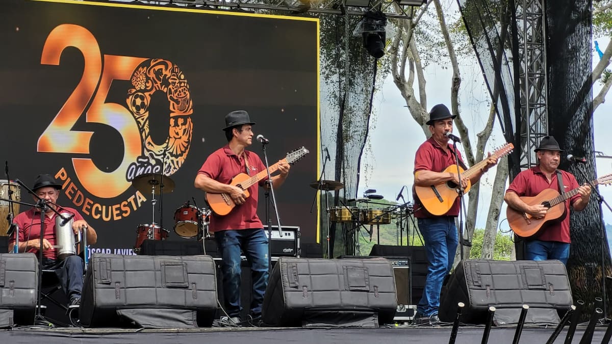 Así celebró Piedecuesta sus 250 años: campesinos compitieron armando tabacos. Foto suministrada/VANGUARDIA
