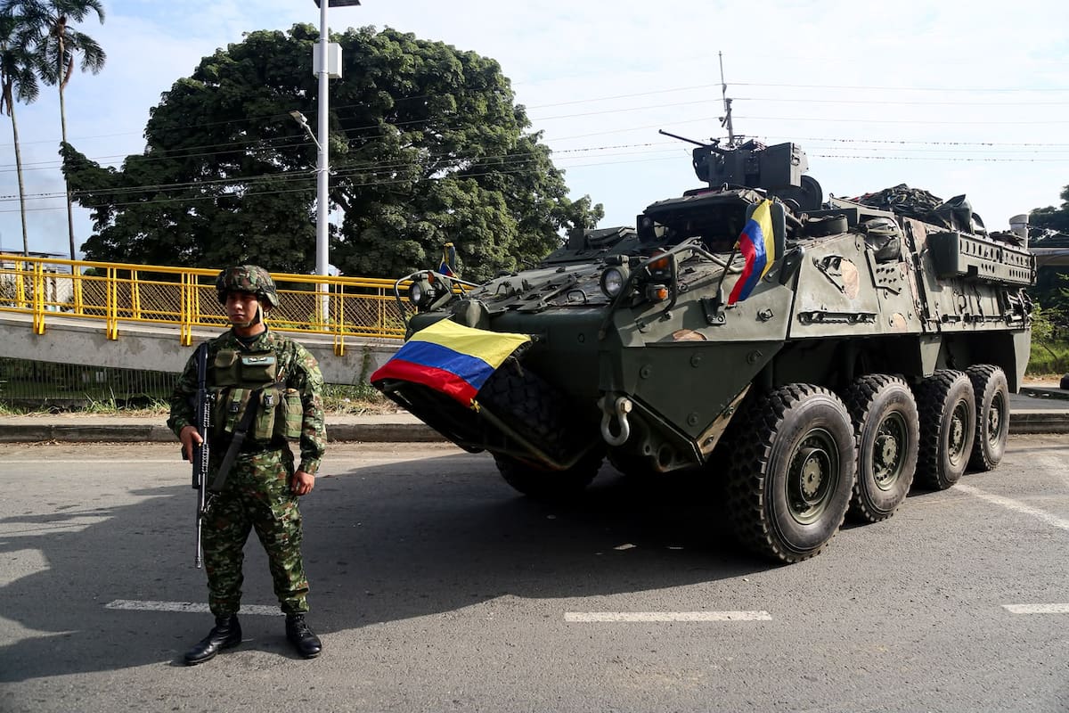 Integrantes del GOES y unidades especiales del Ejército hacen parte del dispositivo de seguridad instalado en sectores estratégicos de Cali. Foto de // Colprensa.