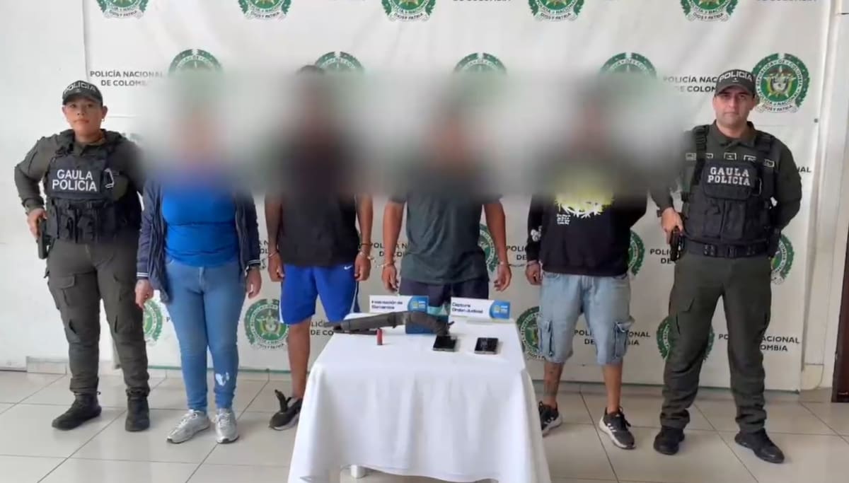 Así extorsionaban a comerciantes en Bucaramanga: tomaban fotos de los negocios y exigían millones por WhatsApp