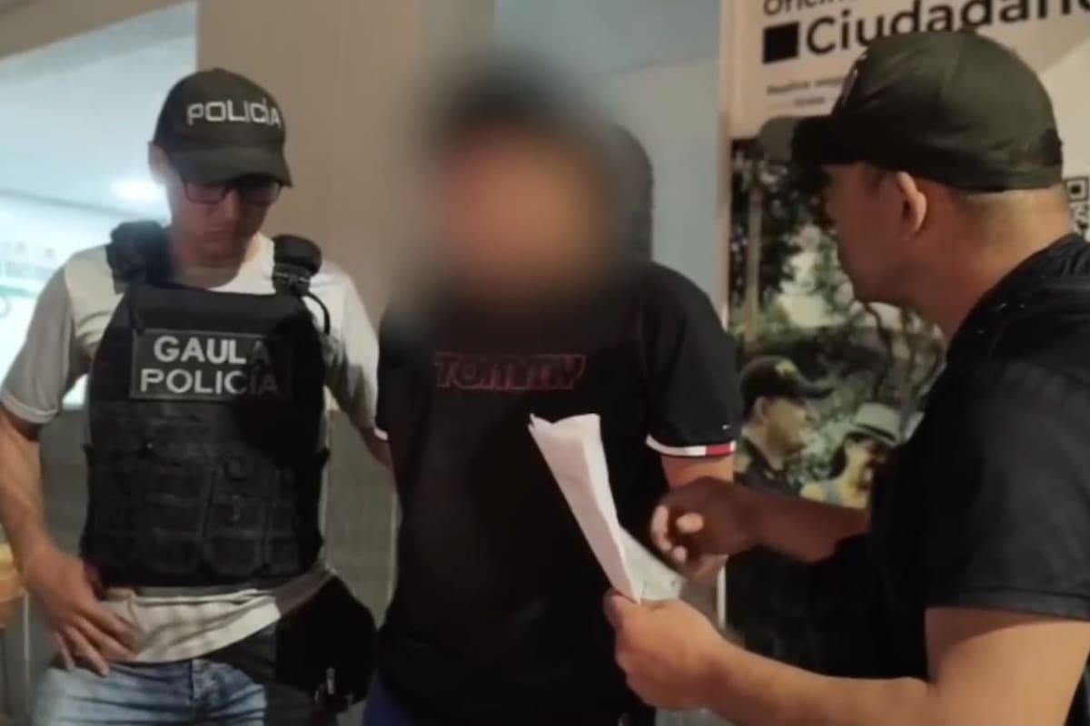 Así extorsionaban a comerciantes en Bucaramanga: tomaban fotos de los negocios y exigían millones por WhatsApp