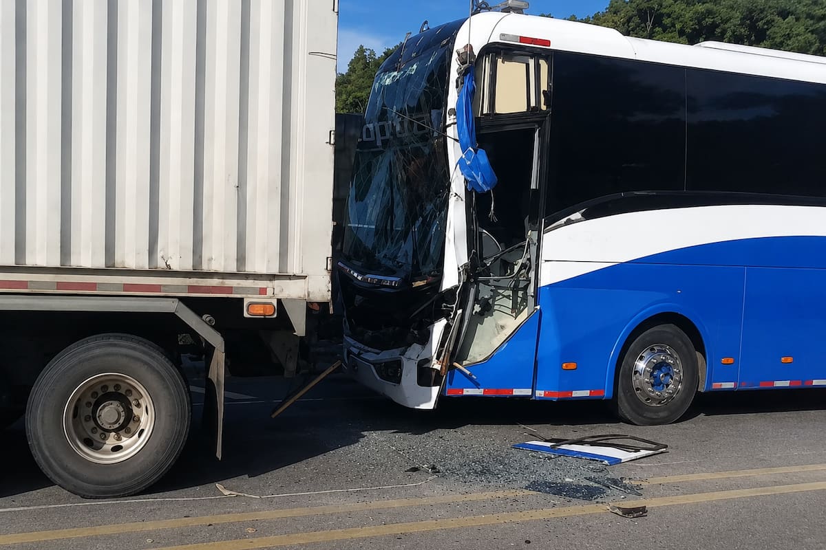 Así fue el choque que dejó siete personas lesionadas en Santander.