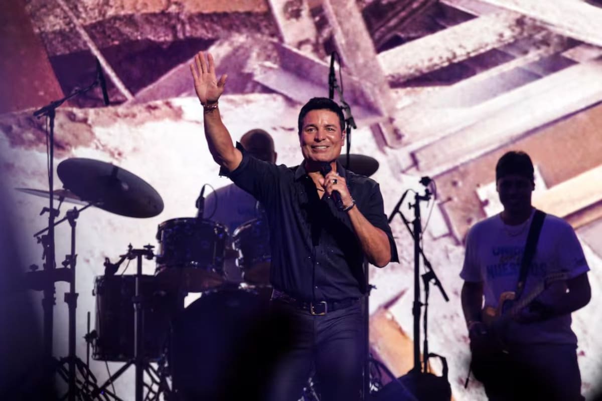 Chayanne actúa durante el concierto Unidos por los Nuestros, celebrado en Miami, Florida, Estados Unidos, el 16 de agosto de 2026. // EFE/EPA/CRISTOBAL HERRERA-ULASHKEVICH