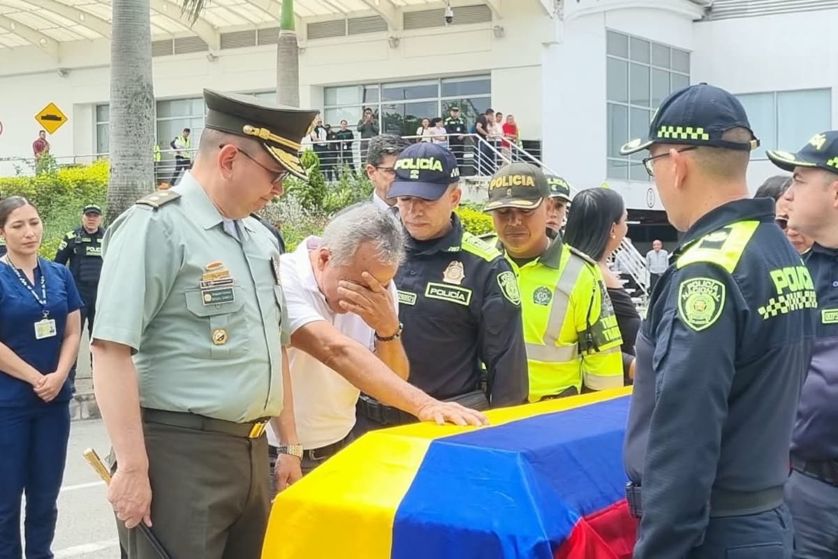 Así fue el recibimiento de cuerpo de teniente que fue santandereano que fue asesinado en el Cauca