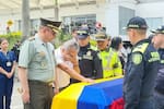 Así fue la llegada a Santander del cuerpo del teniente Álvaro José Medina, asesinado en Cauca