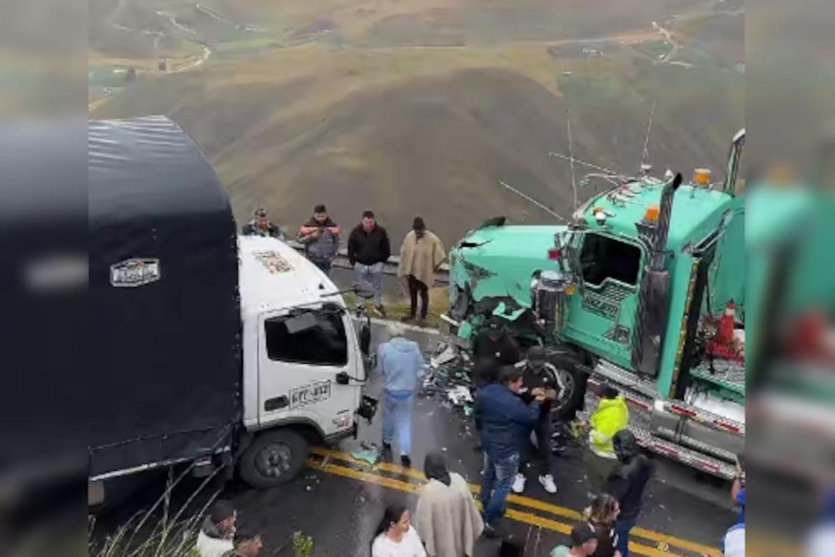 Así quedaron los vehículos tras el choque en la vía entre Bucaramanga y Pamplona.