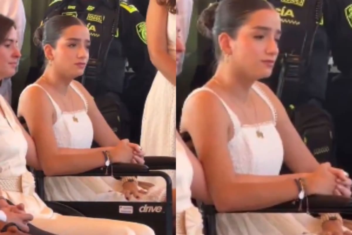 Durante el evento, Ana María fue vista en una silla de ruedas, vestida de blanco y acompañada por otras personas afectadas por el terremoto.