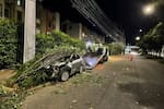 Conductor se estrelló contra un poste y dejó su vehículo abandonado en la autopista a Floridablanca