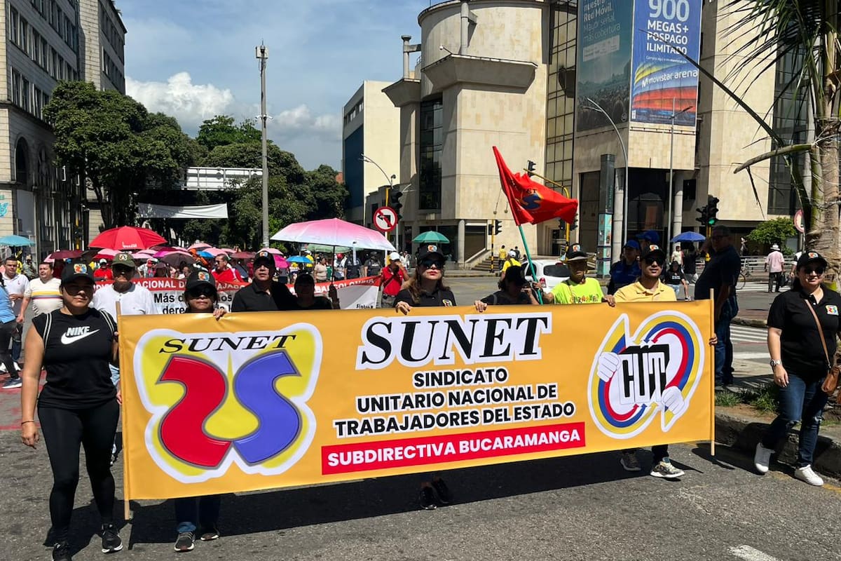 Así transcurre la marcha en Bucaramanga durante este 1 de mayo | Fotos Jaime Moreno / VANGUARDIA