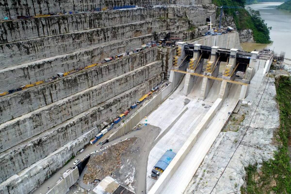 EPM informó que ayer el comportamiento de la montaña ubicada en la margen derecha del embalse se mantenía estable. (Foto: Tomada de Twitter / VANGUARDIA LIBERAL )