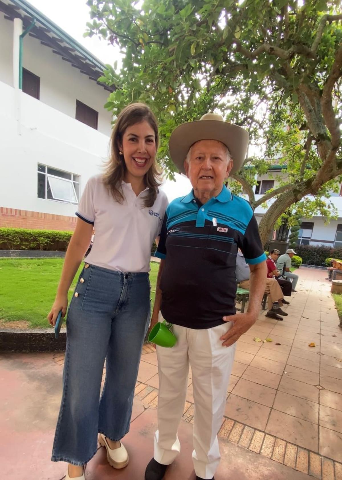 Dignificar la vejez, transformar vidas: la labor de Diana Marcela García en el Asilo San Rafael.