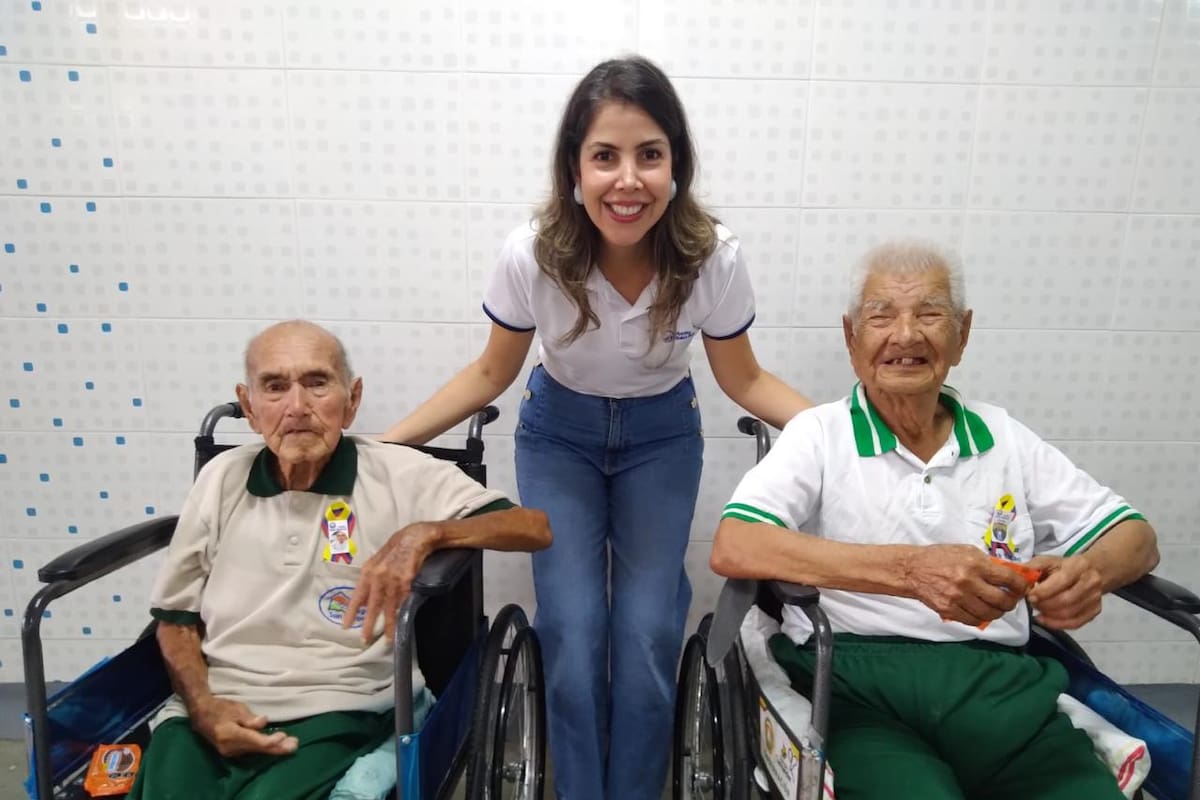 Desde hace cinco años, Diana Marcela García dirige el Asilo San Rafael con una convicción: la vejez debe vivirse con amor, propósito, alegría y dignidad. Su trabajo busca transformar la imagen de los asilos y convertir el cuidado de los adultos mayores en una causa visible para la comunidad.