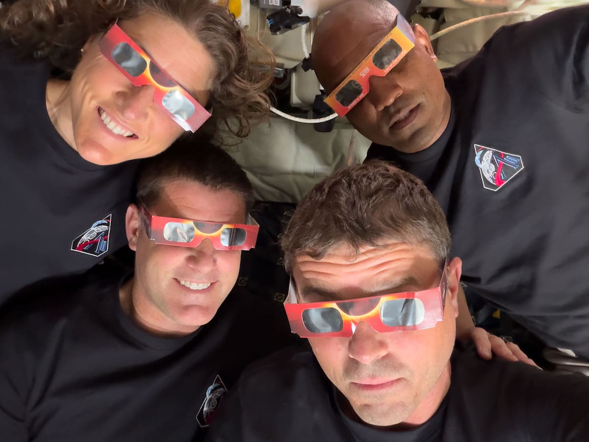 Fotografía cedida por la NASA donde aparecen los integrantes de la tripulación de la misión Artemis II, los astronautas de la NASA, la especialista de misión Christina Koch (arriba i), el piloto Victor Glover (arriba d), el comandante Reid Wiseman (abajo d), el astronauta de la Agencia Espacial Canadiense (CSA), y el especialista de misión Jeremy Hansen (abajo i).