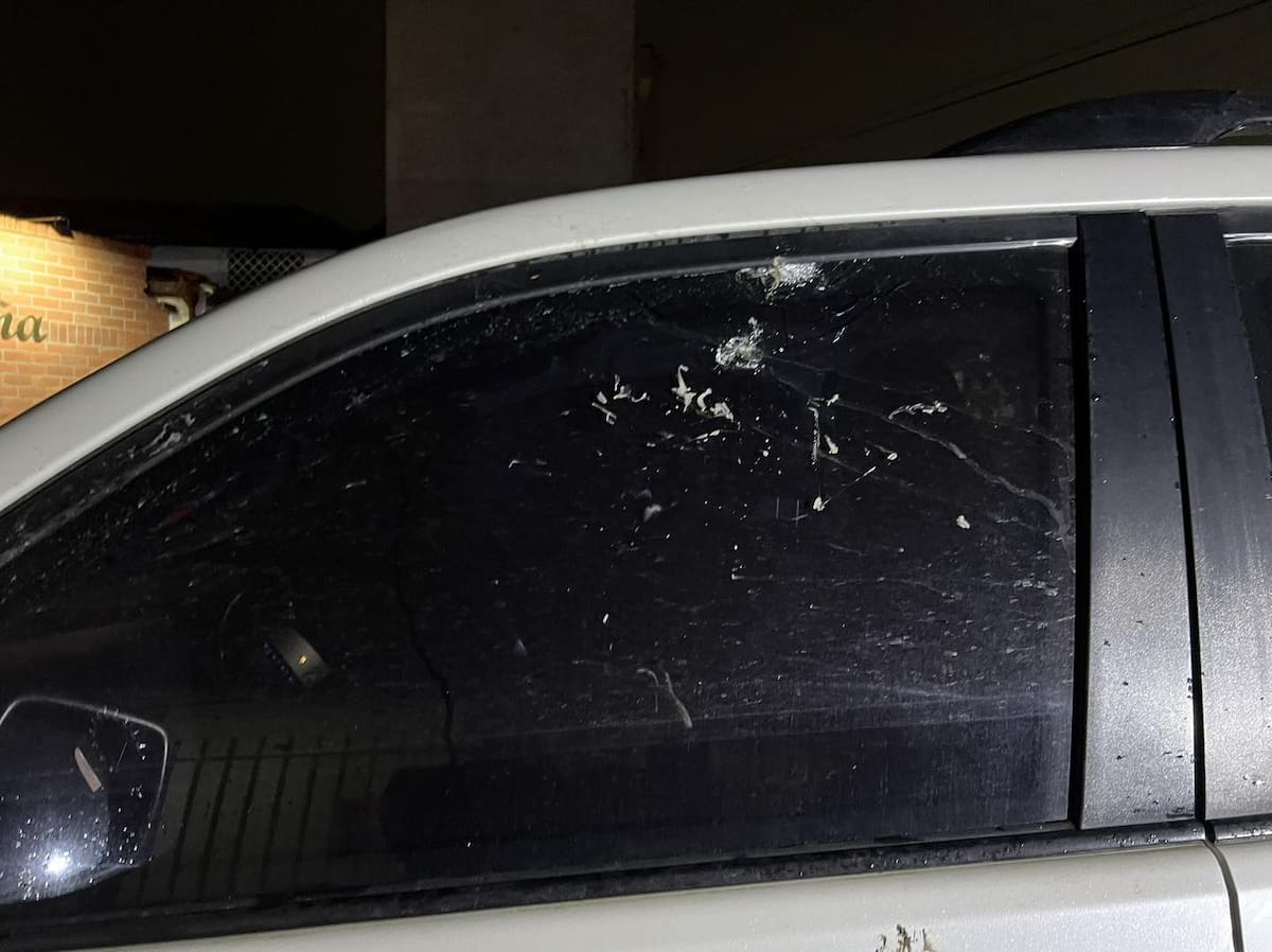 El vehículo recibió seis impacto de bala.
Foto: Cortesía.