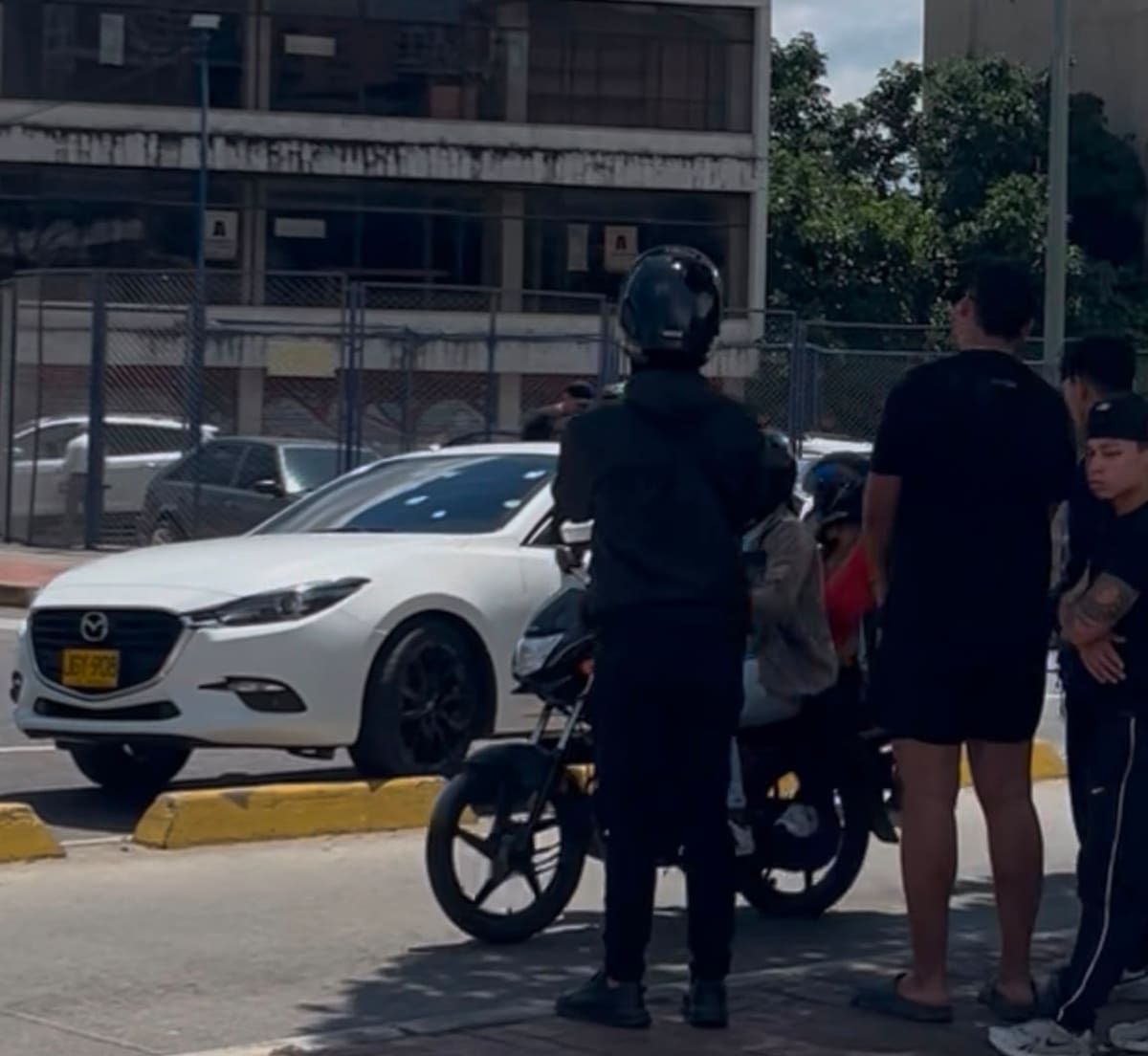 Ataque armado en la diagonal 15 con calle 52, a la altura de la Iglesia Nuestra Señora del Perpetuo Socorro.