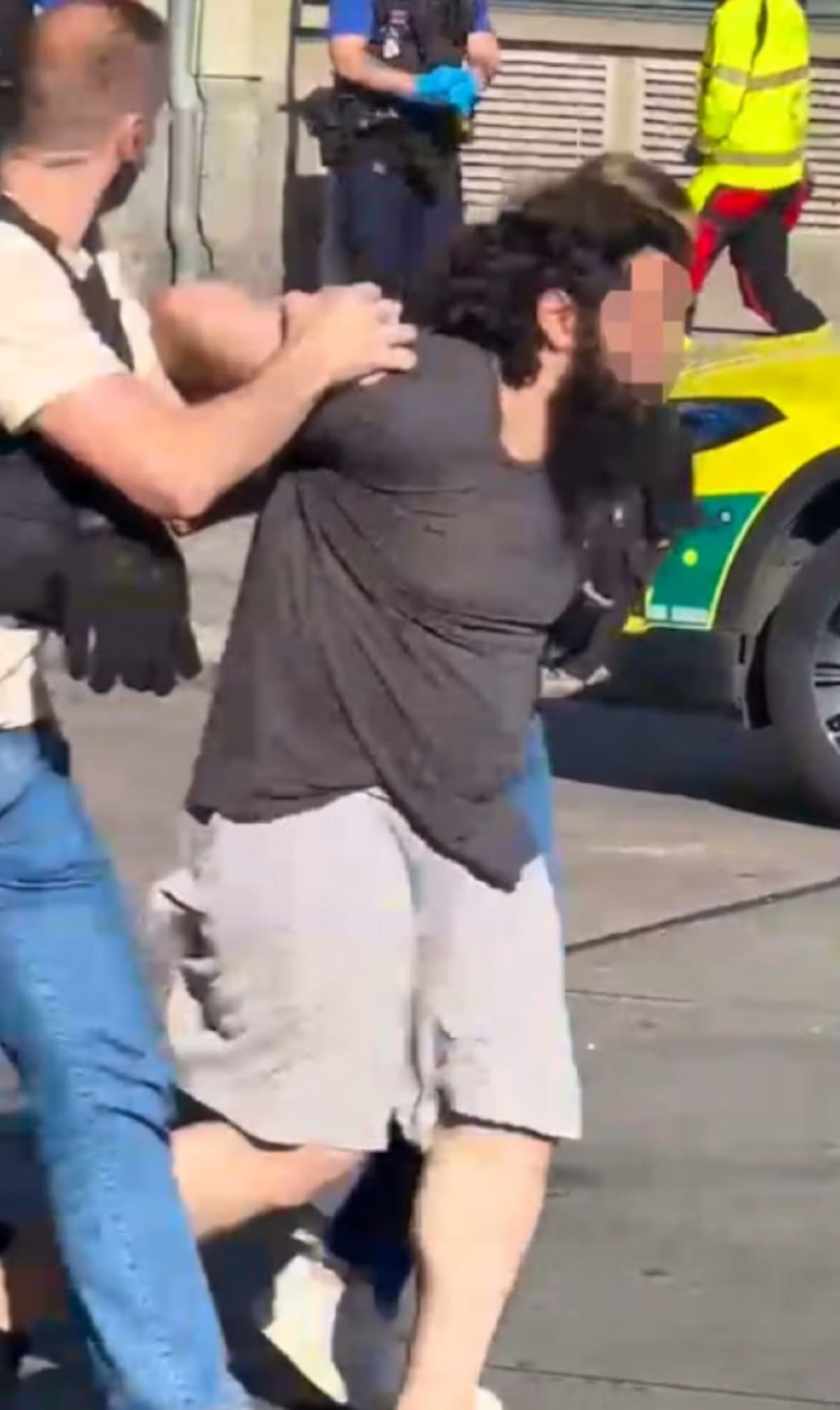 El hombre que ha apuñalado a cuatro personas en Suiza mientras gritaba "Allahu Akbar" es, según las primeras informaciones, un turco con ciudadanía suiza.