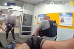 Hombre con machete ataca a policía en Walmart de Florida: Impactante video