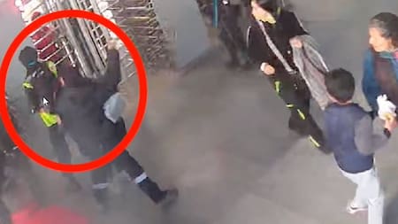 Capturado hombre que atacó con un martillo a vigilante de TransMilenio: agresión captada en video