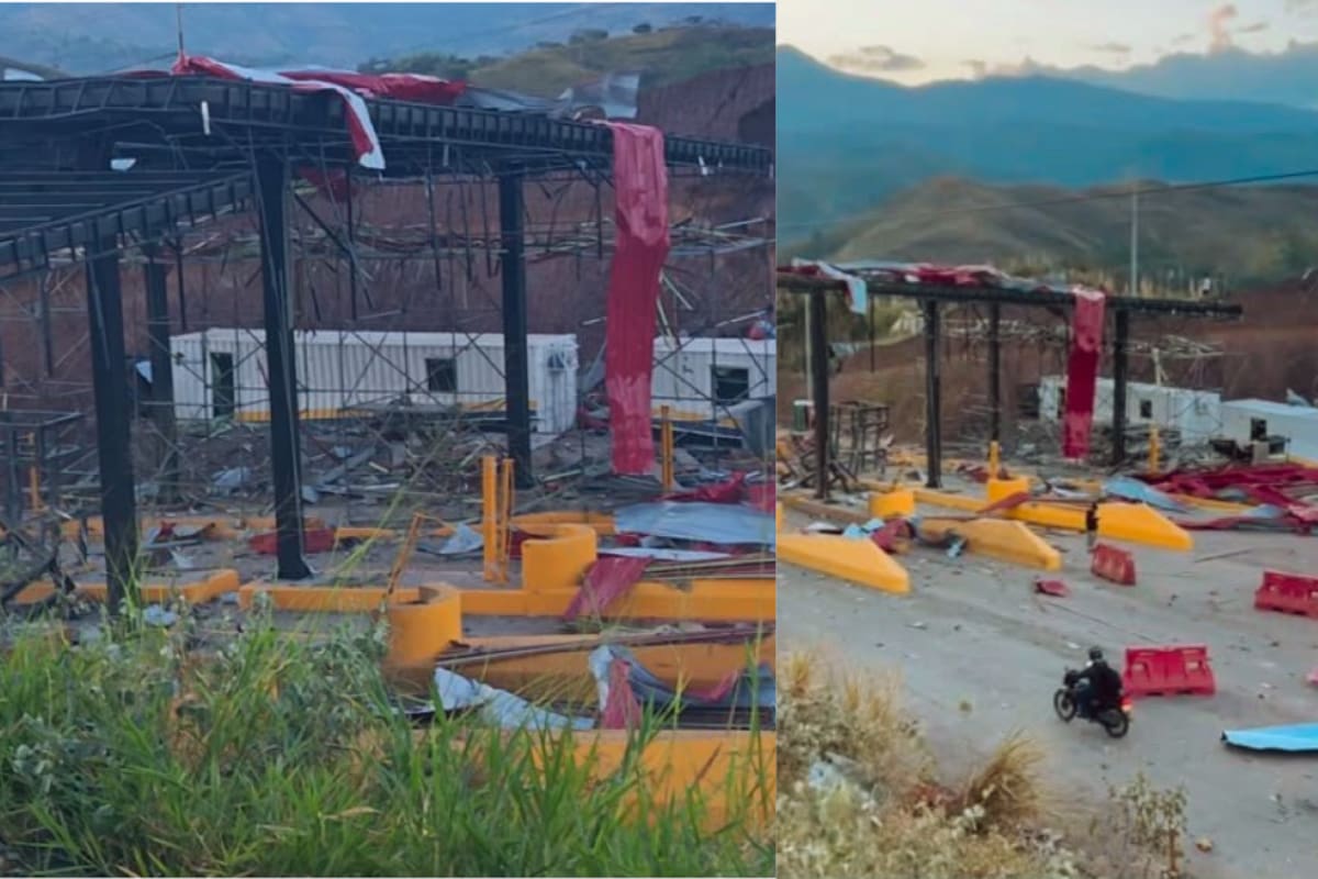 La explosión ocasionó daños en la estructura del nuevo peaje de Mondomo, que actualmente se encuentra en construcción en el norte del Cauca. Fotos tomadas de: X // Difundidas en las redes sociales.