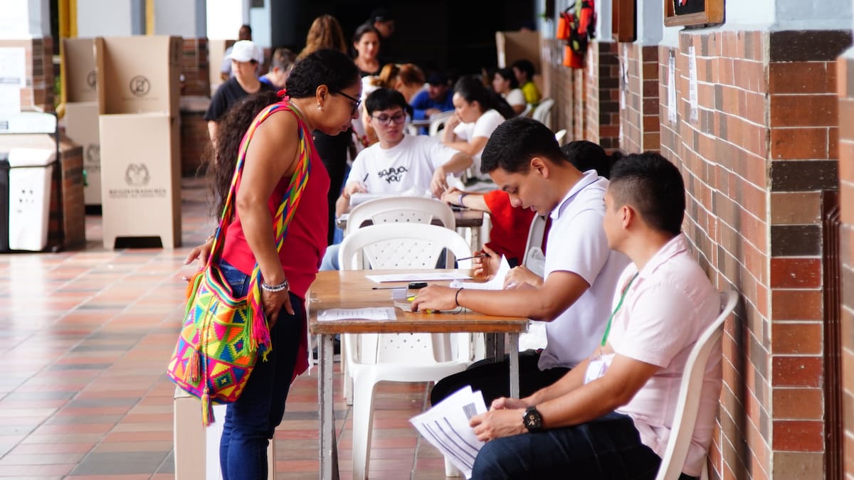 Sin filas, ni glomeraciones, los sufragantes acudieron a las urnas en completa normalidad. Foto: Marco Valencia.